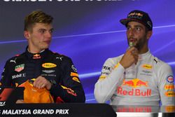 Гонщики Red Bull Racing Макс Ферстаппен и Даниэль Риккардо