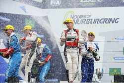LMP2 Podium: eerste plaats Ho-Pin Tung, Oliver Jarvis, Thomas Laurent, DC Racing, tweede plaats Juli