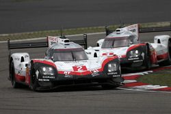 #2 Porsche Team Porsche 919 Hybrid: Timo Bernhard, Earl Bamber, Brendon Hartley