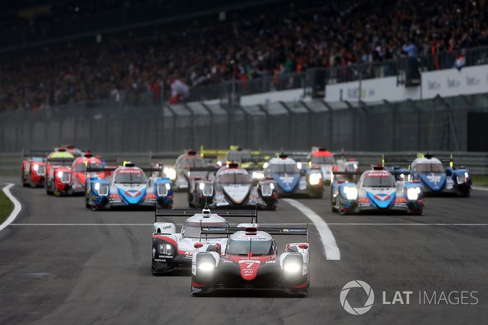 Start: #7 Toyota Gazoo Racing Toyota TS050 Hybrid: Mike Conway, Kamui Kobayashi, Jose Maria Lopez leads