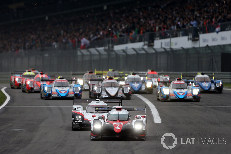 Start: #7 Toyota Gazoo Racing Toyota TS050 Hybrid: Mike Conway, Kamui Kobayashi, Jose Maria Lopez, führt