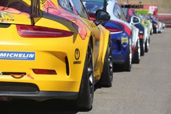 Le Porsche 911 GT3 Cup nel paddock