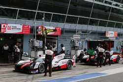 #8 Toyota Gazoo Racing Toyota TS050 Hybrid: Anthony Davidson, Nicolas Lapierre, Kazuki Nakajima, #7 Toyota Gazoo Racing Toyota TS050 Hybrid: Mike Conway, Kamui Kobayashi, Yuji Kunimoto