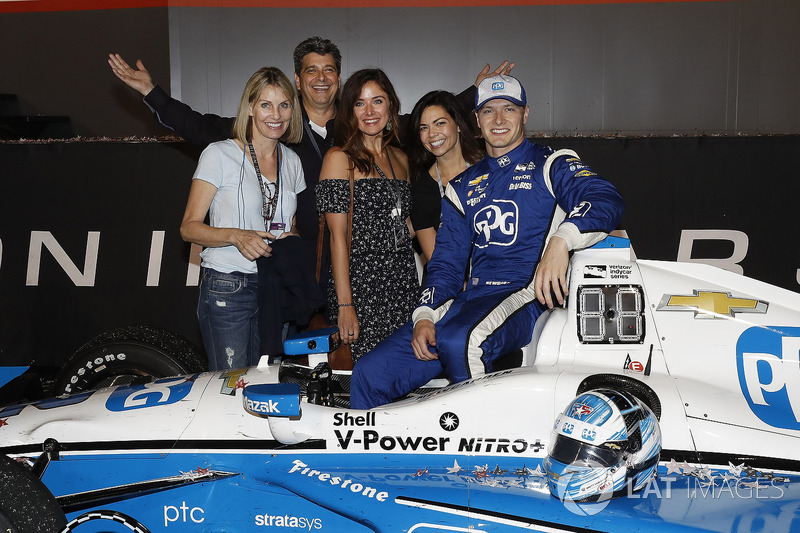 Ganador de la carrera Josef Newgarden, Team Penske Chevrolet