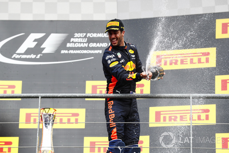“No início, não estávamos bem. Mas então teve o Safety Car, o que para mim abriu uma oportunidade, e capitalizei isso. Eu sabia que se tivéssemos um pódio acontecesse neste reinício seria um bom impulso para a segunda metade da temporada.”