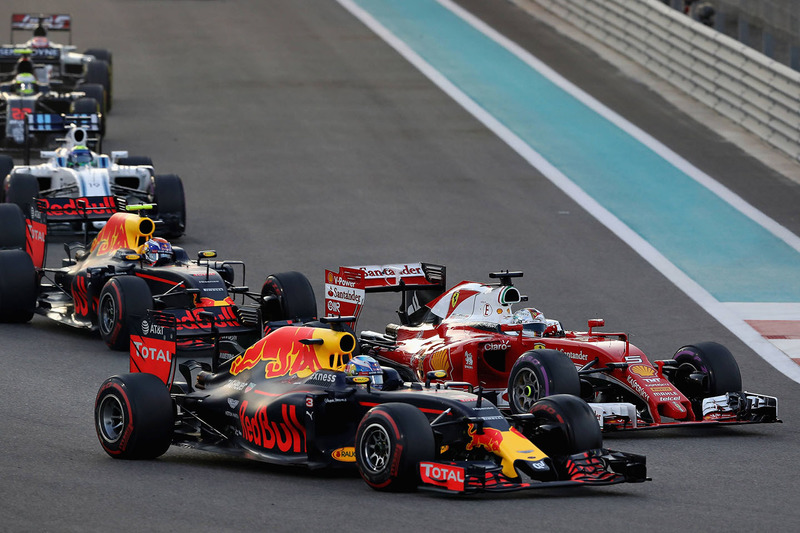 Daniel Ricciardo, Red Bull Racing RB12, Sebastian Vettel, Ferrari SF16-H