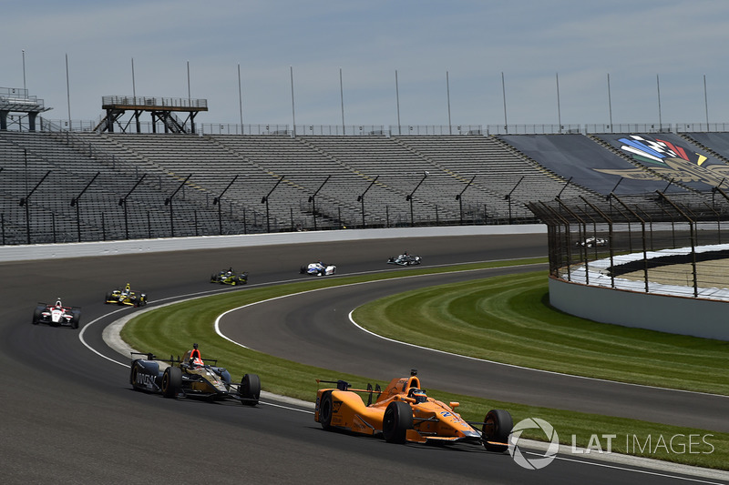 Fernando Alonso, Andretti Autosport Honda, James Hinchcliffe, Schmidt Peterson Motorsports Honda