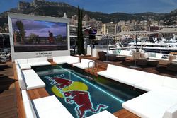 Pool auf der Red Bull Energy Station