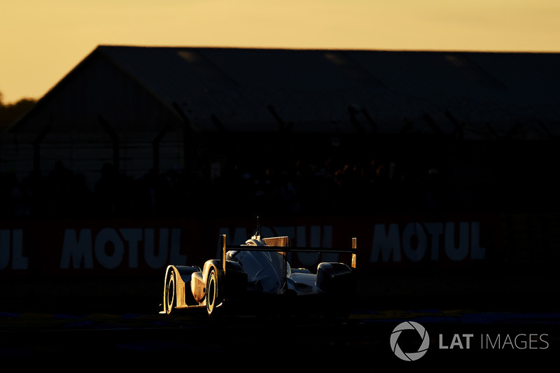 #2 Porsche Team Porsche 919 Hybrid: Timo Bernhard, Earl Bamber, Brendon Hartley