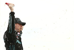Race winner Denny Hamlin, Joe Gibbs Racing Toyota