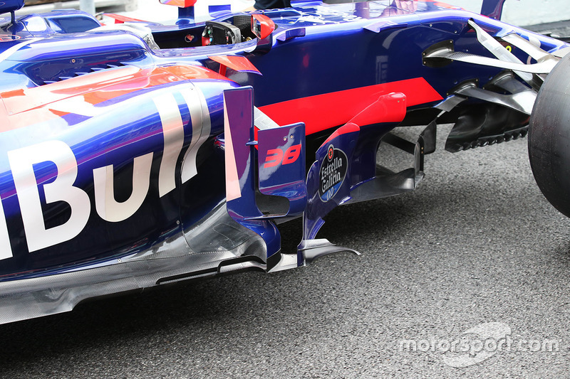 Scuderia Toro Rosso STR12 barge board