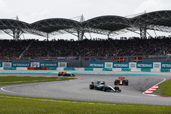Lewis Hamilton, Mercedes AMG F1 W08, Max Verstappen, Red Bull Racing RB13, Daniel Ricciardo, Red Bul
