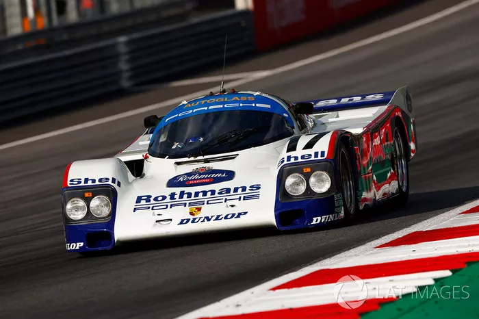 Hans-Joachim Stuck dans une Porsche 962C de 1986/1987