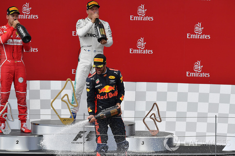 Podium: race winner Valtteri Bottas, Mercedes AMG F1 celebrates on the podium, second place Sebastia