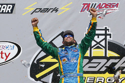 Winner Aric Almirola, Biagi-DenBeste Racing