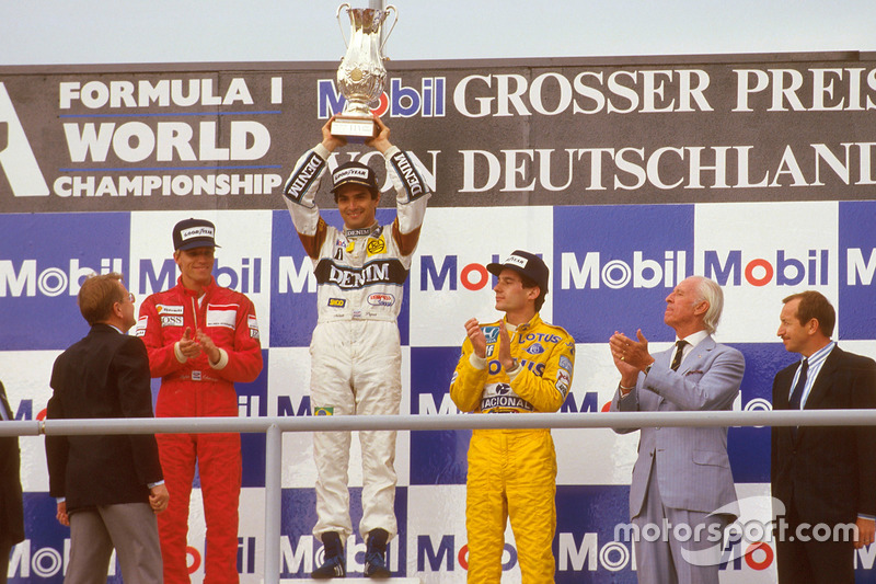 Podium : le vainqueur Nelson Piquet, Williams, le second Stefan Johansson, McLaren, le troisième Ayrton Senna, Team Lotus