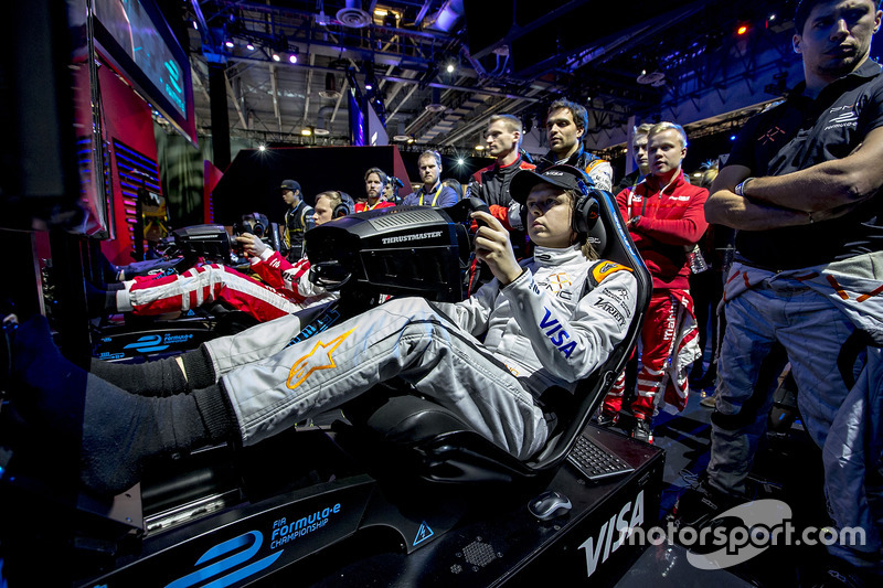 Jérôme D'Ambrosio, Dragon Racing and Loic Duval, Dragon Racing watches teammate Bono Huis