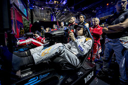Jérôme D'Ambrosio, Dragon Racing and Loic Duval, Dragon Racing watches teammate Bono Huis