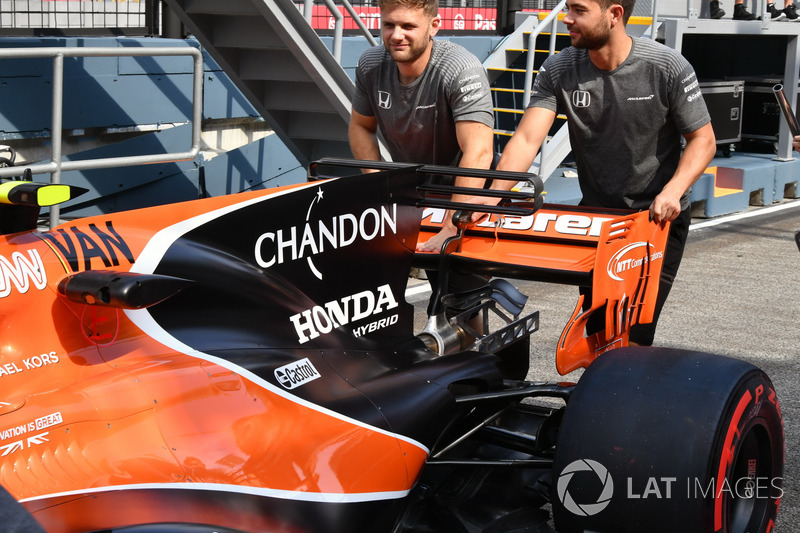 Задняя часть McLaren MCL32