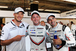 Ganadores de la pole Neel Jani, Andre Lotterer, Nick Tandy, Team Porsche