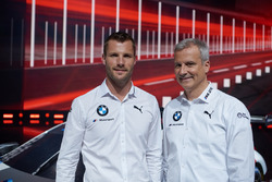 Martin Tomczyk en Jens Marquardt, BMW Motorsport directeur met de BMW M8 GTE