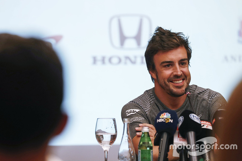 Fernando Alonso anuncia su acuerdo para la carrera en el 2017 de las 500 millas de Indianápolis en e