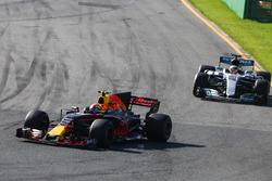 Max Verstappen, Red Bull Racing RB13, leads Lewis Hamilton, Mercedes AMG F1 W08