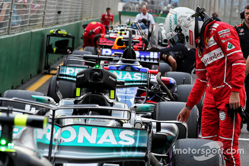 Sebastian Vettel, Ferrari mengintip mobil Mercedes AMG F1 W08