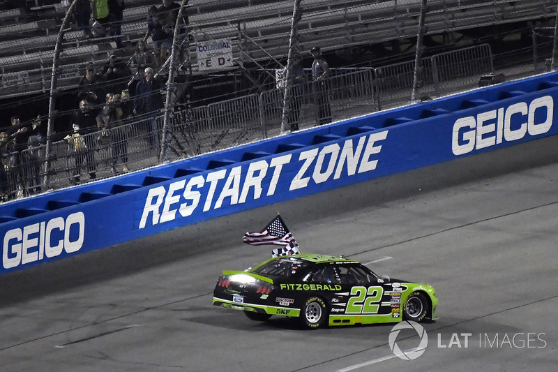 Ganador de la carrera Brad Keselowski, Team Penske Ford