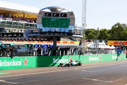 Lewis Hamilton, Mercedes AMG F1 W08, wins the race and takes the applause of his team