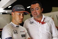Stoffel Vandoorne, McLaren, Eric Boullier, directeur de la compétition, McLaren
