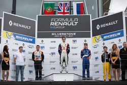 Podio: il vincitore della gara Will Palmer, R-ace GP, il secondo classificato Henrique Chaves, AVF b