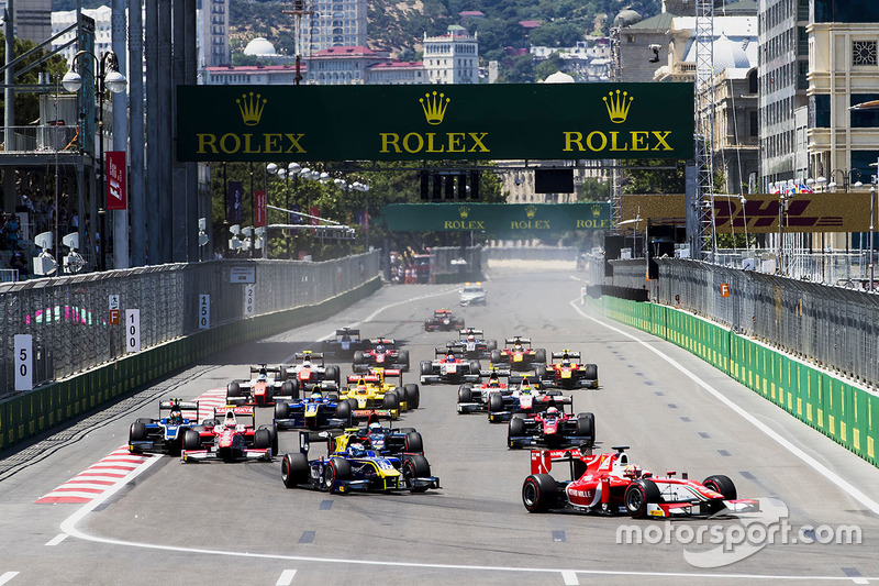 Charles Leclerc, PREMA Powerteam leads Nicholas Latifi, DAMS and the rest of the field at the start of the race