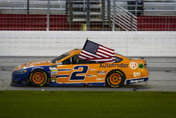 Brad Keselowski, Team Penske Ford, zafer sonrası kutlama yapıyor