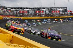 Denny Hamlin, Joe Gibbs Racing Toyota and Matt Kenseth, Joe Gibbs Racing Toyota green flag start