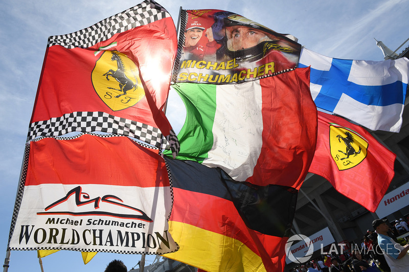 Des drapeaux Michael Schumacher