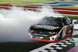Race winner Alex Bowman, Chip Ganassi Racing Chevrolet