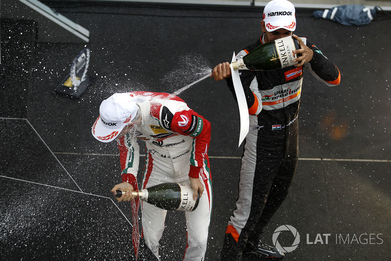 Podio de novatos: Jehan Daruvala, Carlin, Dallara F317 - Volkswagen, Mick Schumacher, Prema Powerteam,