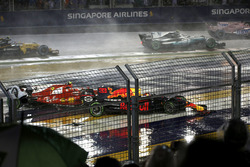 Crash: Kimi Raikkonen, Ferrari SF70H and Max Verstappen, Red Bull Racing RB13