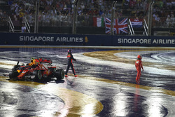 Max Verstappen, Red Bull Racing RB13 and Kimi Raikkonen, Ferrari SF70H crashed at the race start