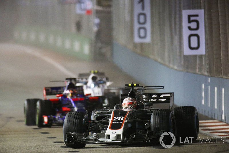 Kevin Magnussen, Haas F1 Team VF-17, Daniil Kvyat, Scuderia Toro Rosso STR12 y Lance Stroll, Williams FW40.