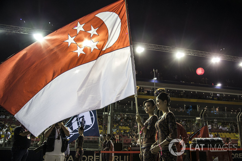 The national anthem is observed, the flag of Singapore