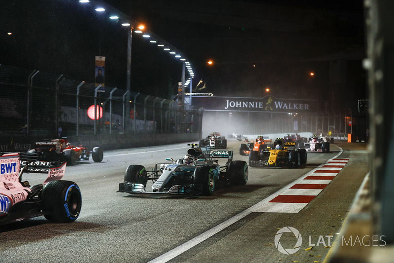 Valtteri Bottas, Mercedes AMG F1 W08, Jolyon Palmer, Renault Sport F1 Team RS17, past the stricken car of Sebastian Vettel, Ferrari SF70H