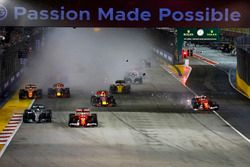 Kimi Raikkonen, Ferrari SF70H, Max Verstappen, Red Bull Racing crash