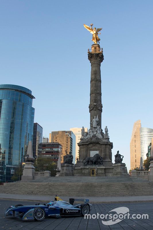 Salvador Durán, Team Aguri en el Ángel de la Independencia en la Ciudad de México