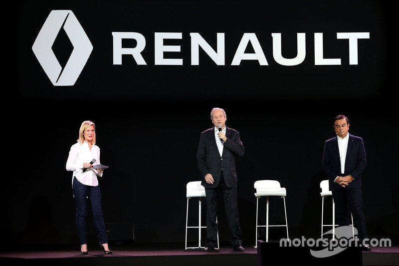 (L nach R): Jerome Stoll, Renault Sport F1 Präsident mit Carlos Ghosn, Präsident Renault