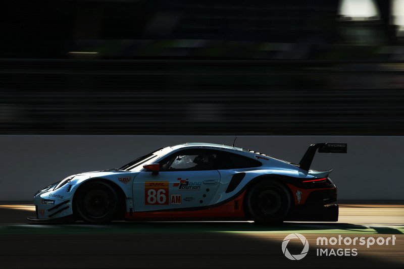 #86 Gulf Racing Porsche 911 RSR: Michael Wainwright, Benjamin Barker, Andrew Watson