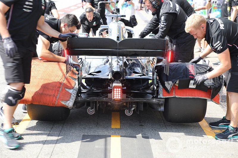 Mercedes AMG F1 W10 detalle trasero