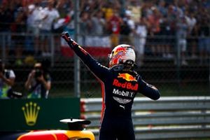 Pole Sitter Max Verstappen, Red Bull Racing celebraties in Parc Ferme