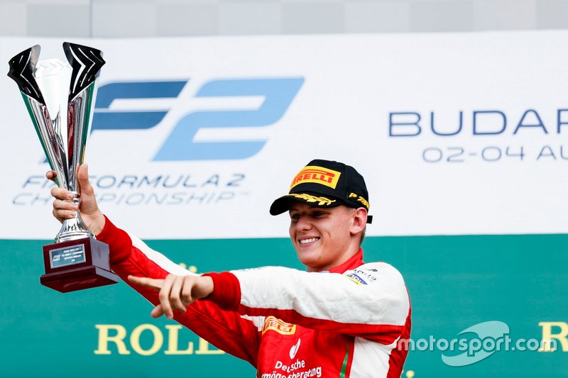 Podio: ganador de la carrera Mick Schumacher, Prema Racing